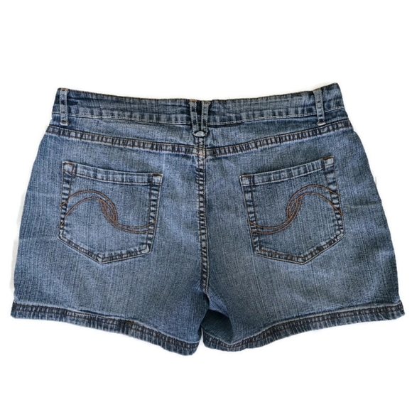 Cato Light Wash Mid Rise Blue Denim Jean Shorts - Picture 6 of 11